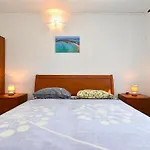 Apartament Stylish Family Retreat With Shared Pool