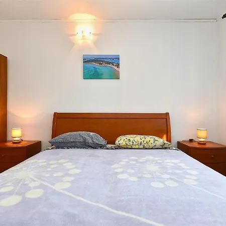 Διαμέρισμα Stylish Family Retreat With Shared Pool