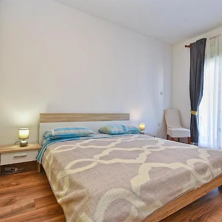 Διαμέρισμα Stylish Family Retreat With Shared Pool *