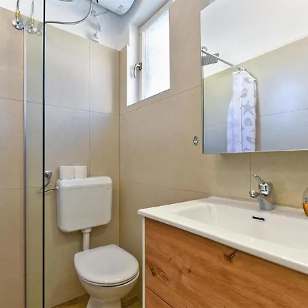 Stylish Family Retreat With Shared Pool * Fažana