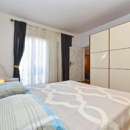Stylish Family Retreat With Shared Pool * Fažana