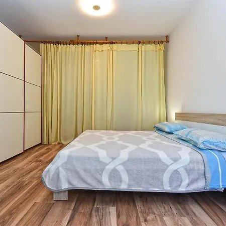 Stylish Family Retreat With Shared Pool * Fažana
