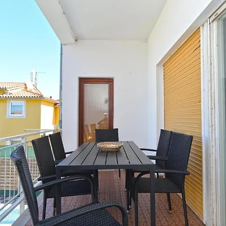 Διαμέρισμα Stylish Family Retreat With Shared Pool