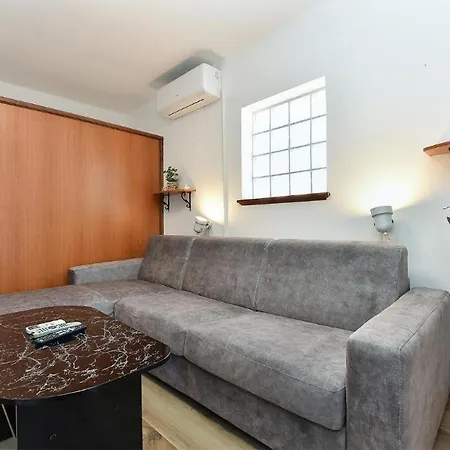 Διαμέρισμα Stylish Family Retreat With Shared Pool