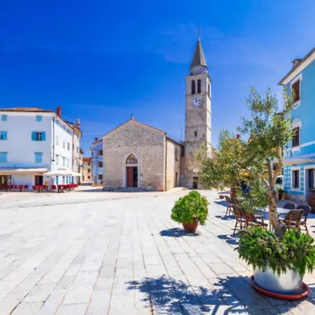 Stylish Family Retreat With Shared Pool * Fažana