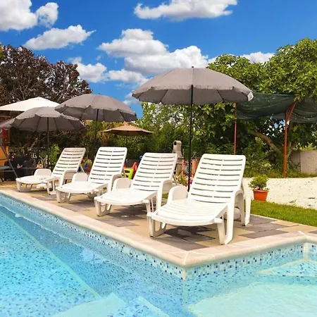 Stylish Family Retreat With Shared Pool Apartmán Fažana