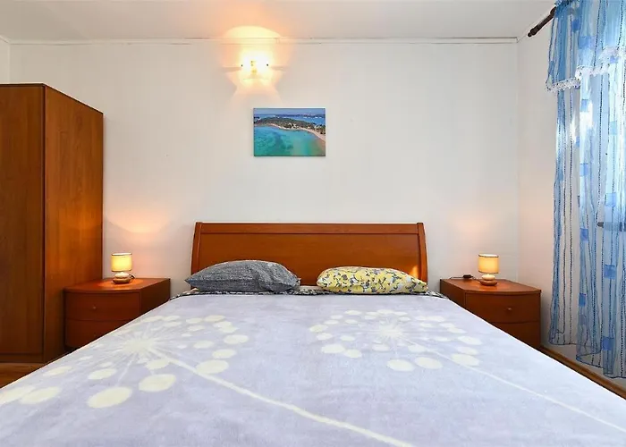 Apartman Stylish Family Retreat With Shared Pool