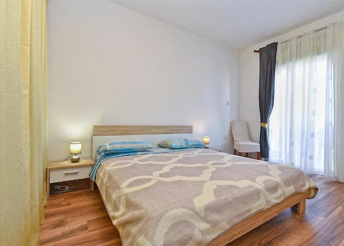 Apartman Stylish Family Retreat With Shared Pool *