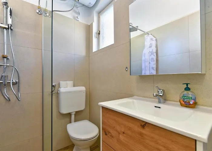 Stylish Family Retreat With Shared Pool * Fažana