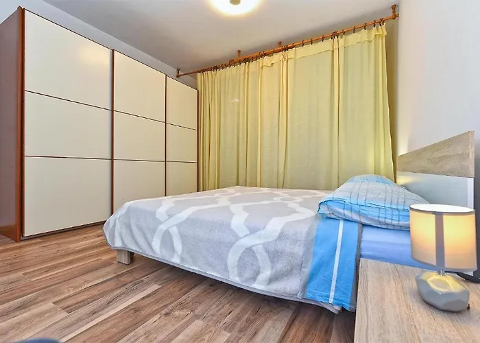 Stylish Family Retreat With Shared Pool