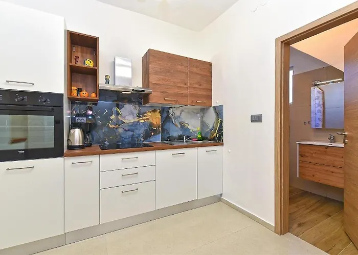 Apartman Stylish Family Retreat With Shared Pool