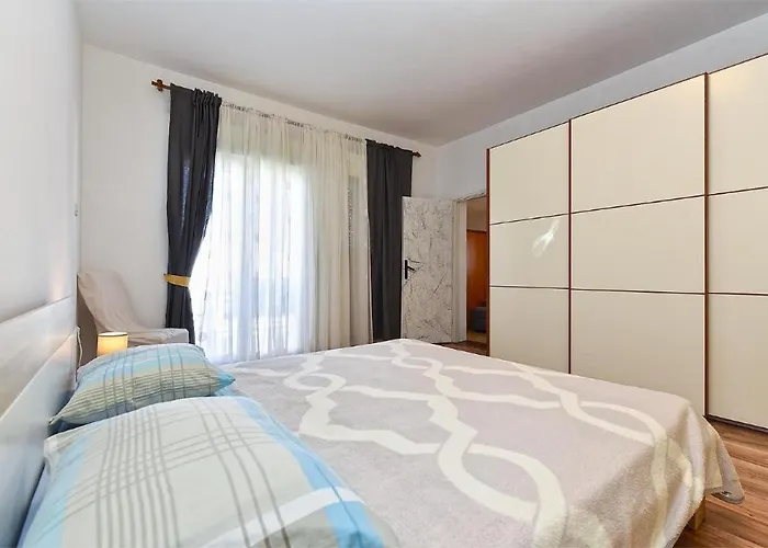 Stylish Family Retreat With Shared Pool * Fažana