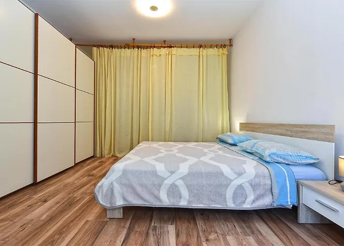 Stylish Family Retreat With Shared Pool * Fažana