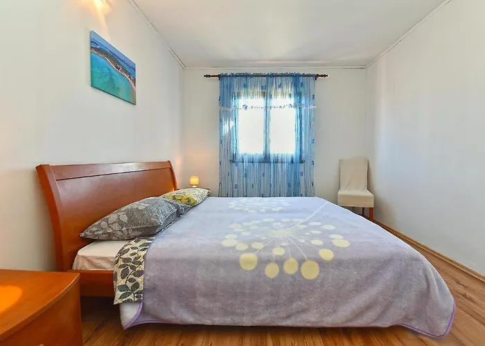 Stylish Family Retreat With Shared Pool