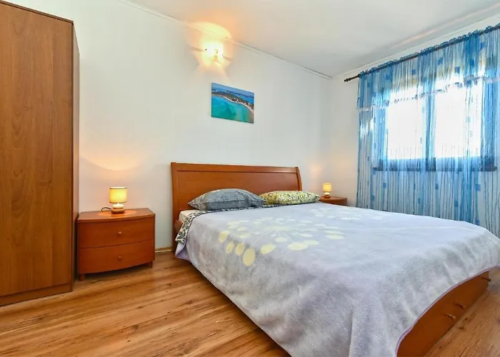 Stylish Family Retreat With Shared Pool Fažana