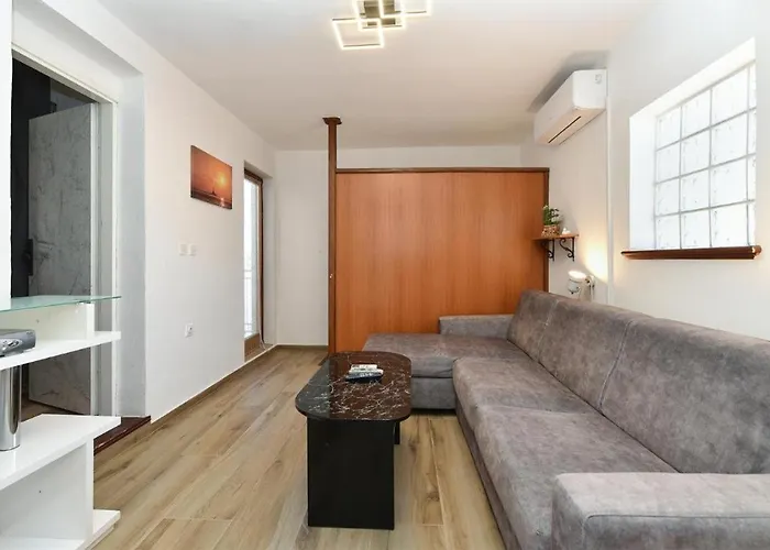 Stylish Family Retreat With Shared Pool * Fažana