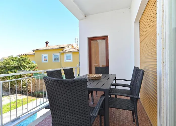 Stylish Family Retreat With Shared Pool * Fažana