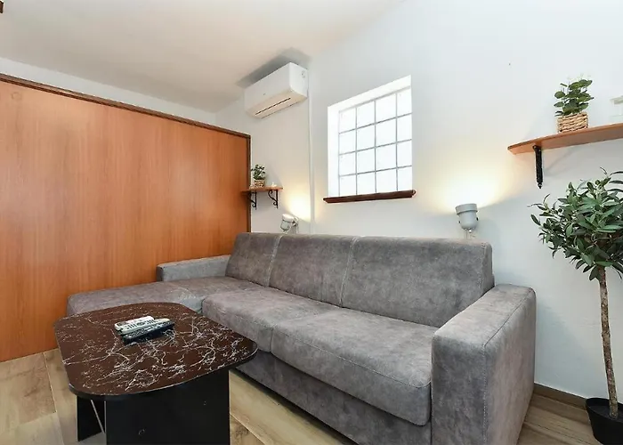 Apartman Stylish Family Retreat With Shared Pool