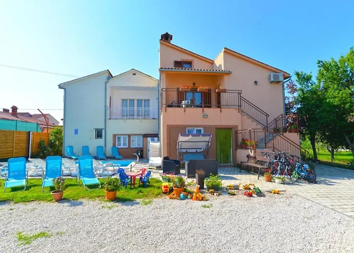 Stylish Family Retreat With Shared Pool Apartman Fažana