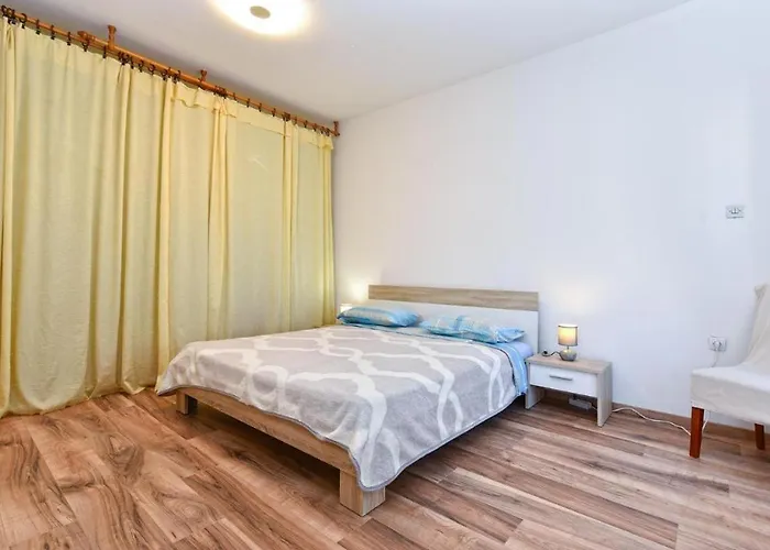 Stylish Family Retreat With Shared Pool