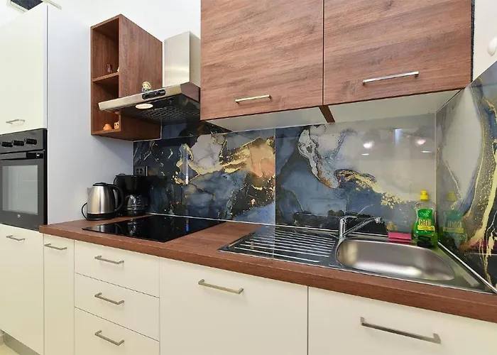 Stylish Family Retreat With Shared Pool Apartman *