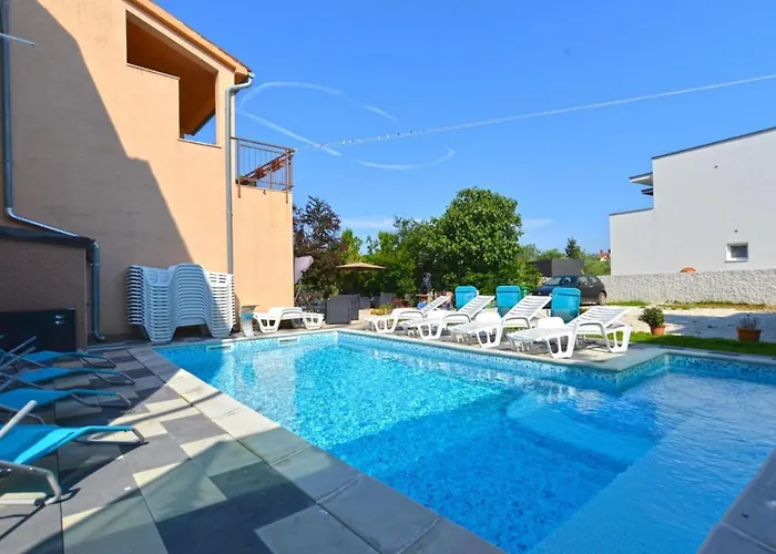 Stylish Family Retreat With Shared Pool * Fažana